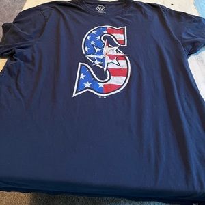 Seattle Mariners men’s American flag tee shirt sized xl
